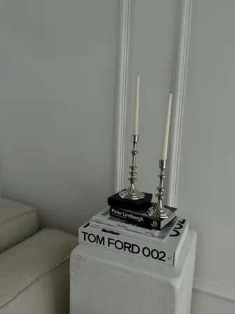 person doing email marketing